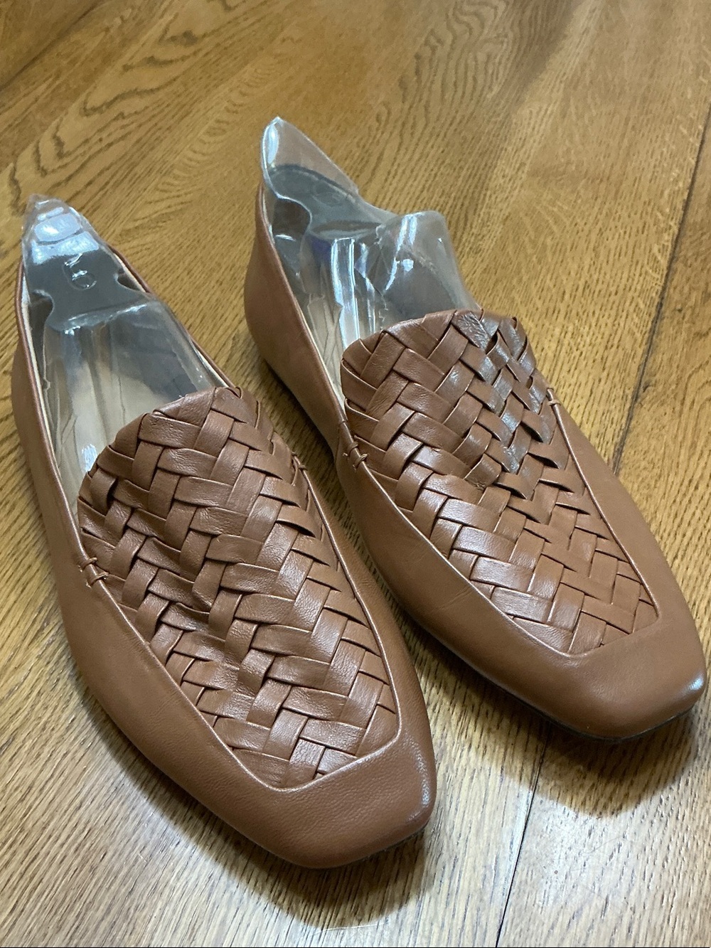 Woman’s Banana Republic camel leather flat. Size 9. New! Never worn!
